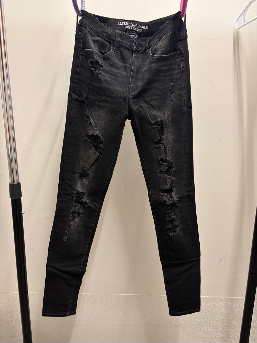 American Eagle Outfitters Black Distressed Skinny Jeans size 6 Long